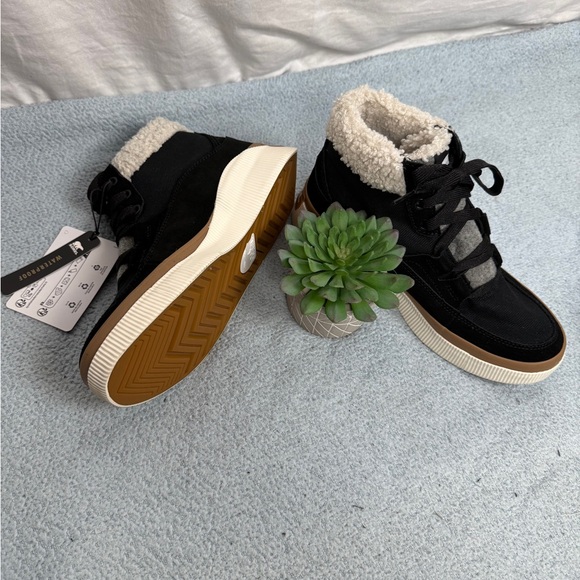 Sorel Cream and White Waterproof Shoes - Picture 5 of 5